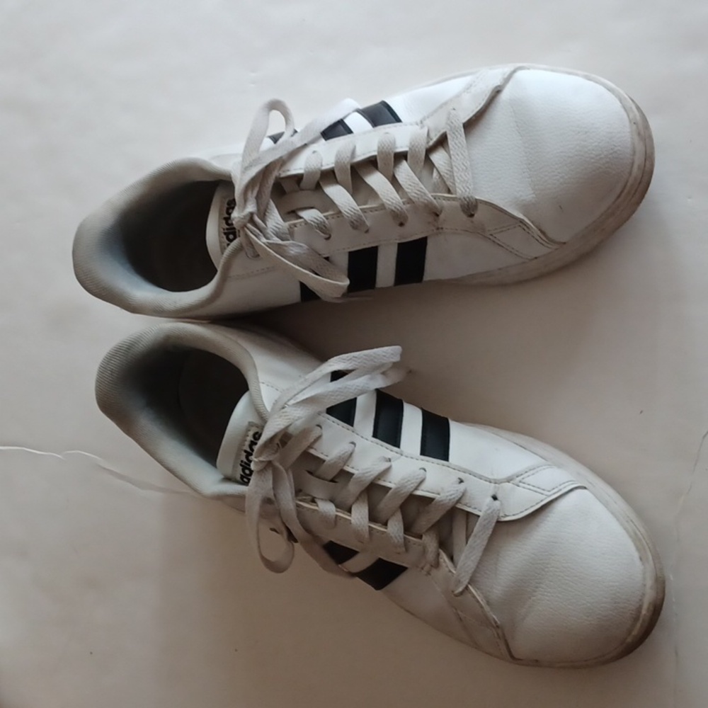 Mens Adidas Cloudfoam tennis shoes size 10